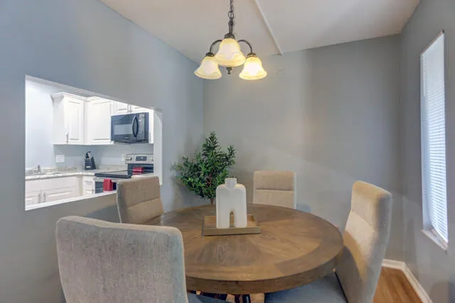 Dining nook 1010 Green Pine Blvd E1