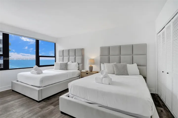 Master Bedroom - 2 Queen beds