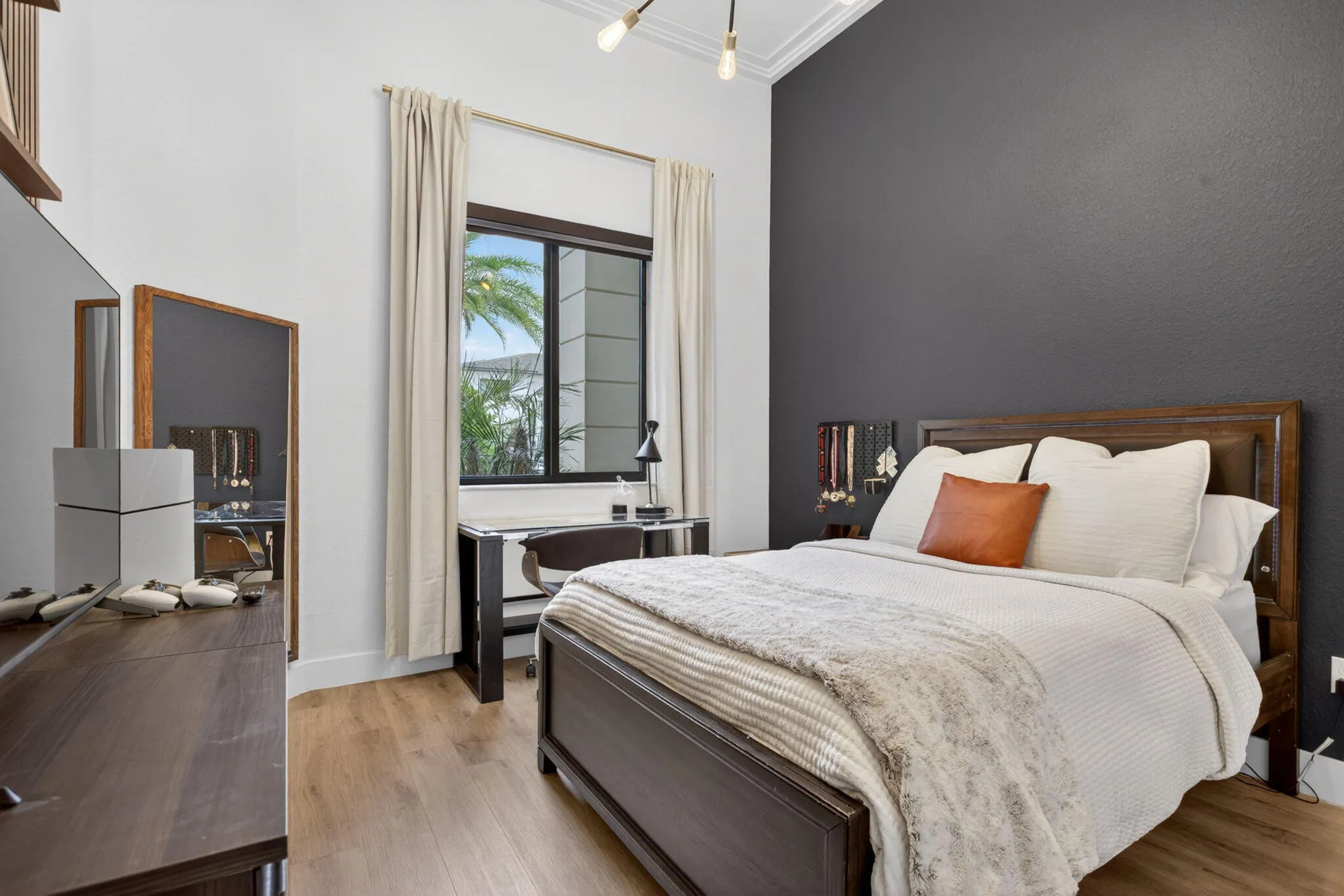 42-web-or-mls-10800-1494