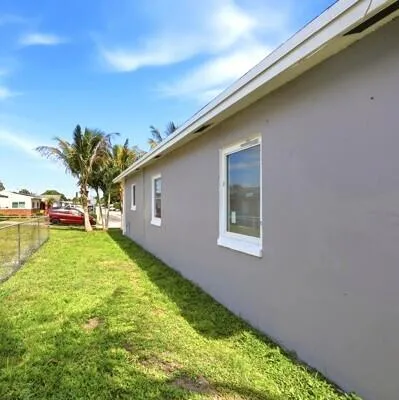 2302 side yard