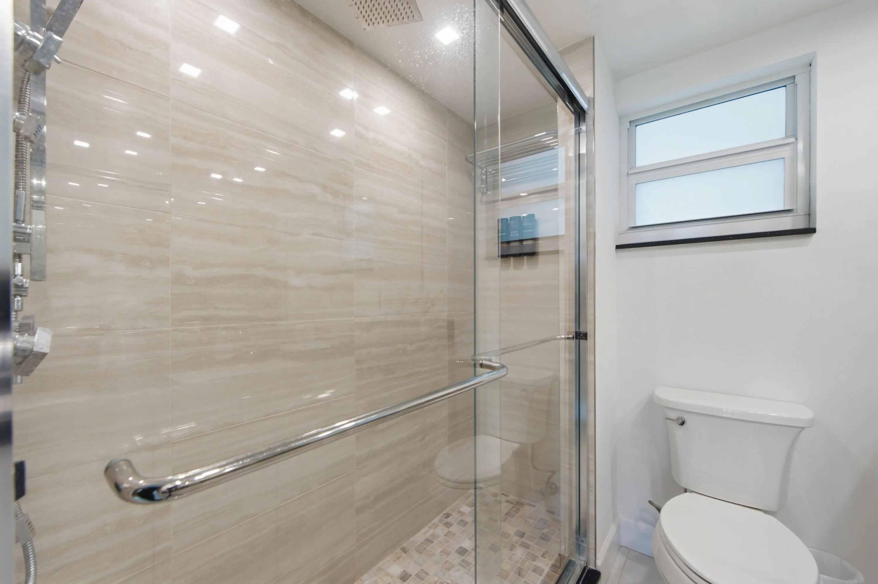 Tiara East 1422 guest bathroom 2