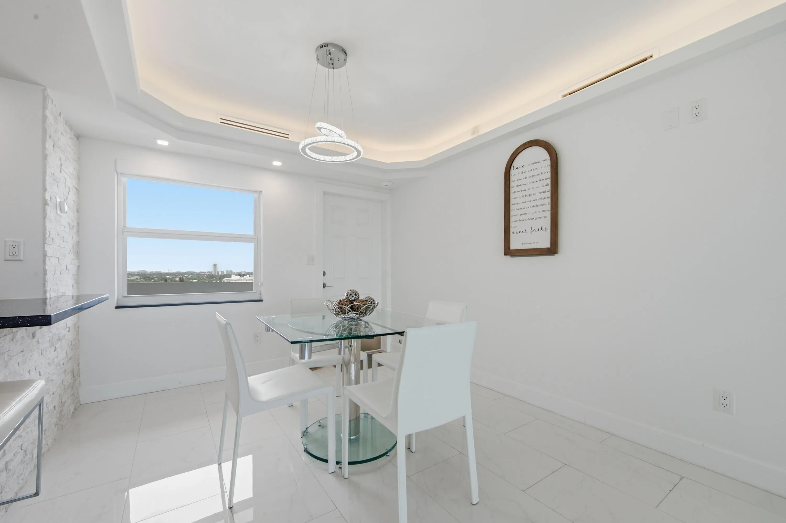 Tiara East 1422 dining room 2