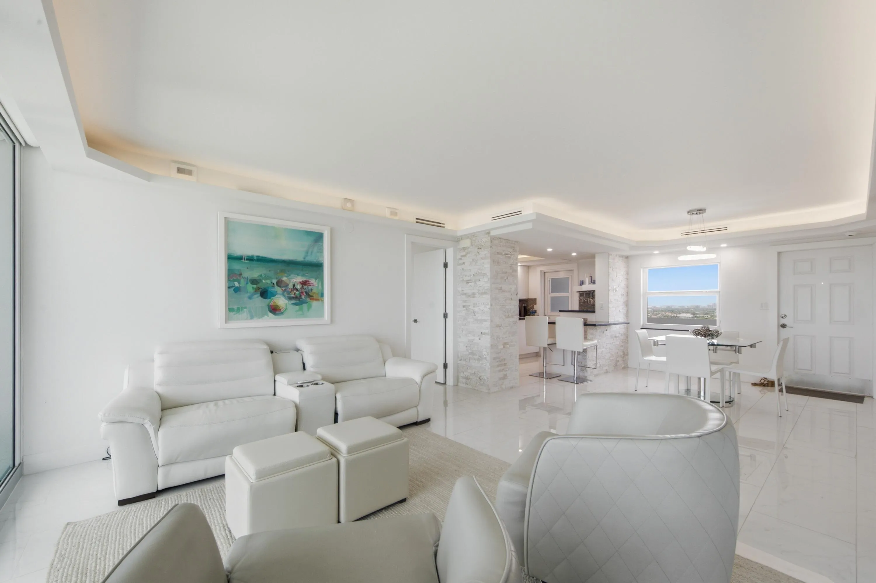 Tiara East 1422 Living room.3jpg