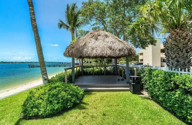 Tiki Hut