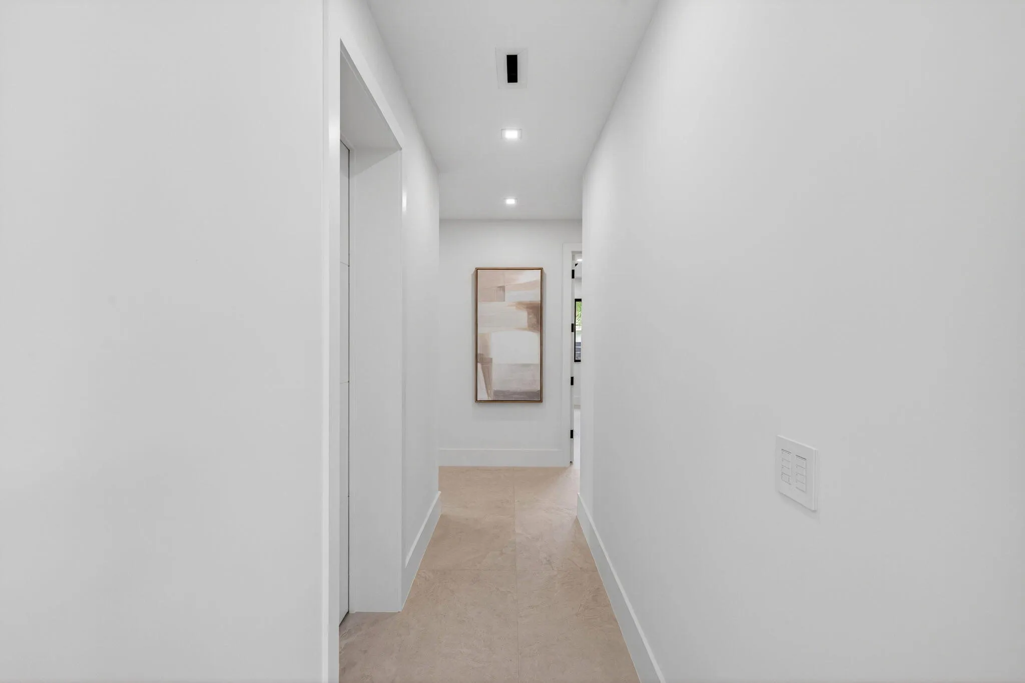 052-Entry-Support-Space