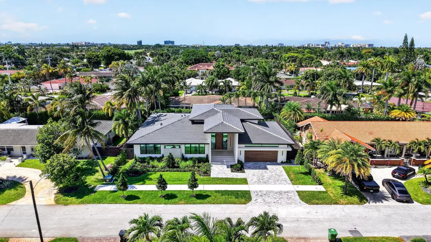 An aerial perspective places the residence within Coral Ridge, near Fort Lauderdale's waterfront, beaches, and urban amenities.