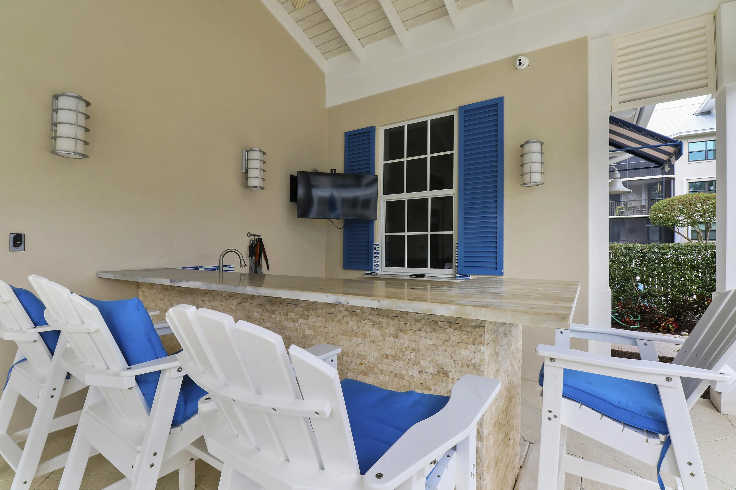 Community Bar Area