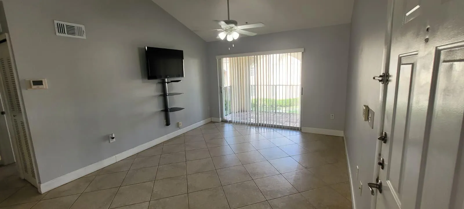 Living room pic 3