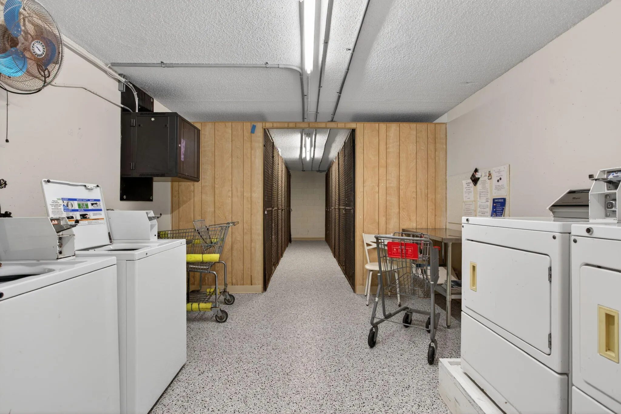 CLEAN LAUNDRY ROOM