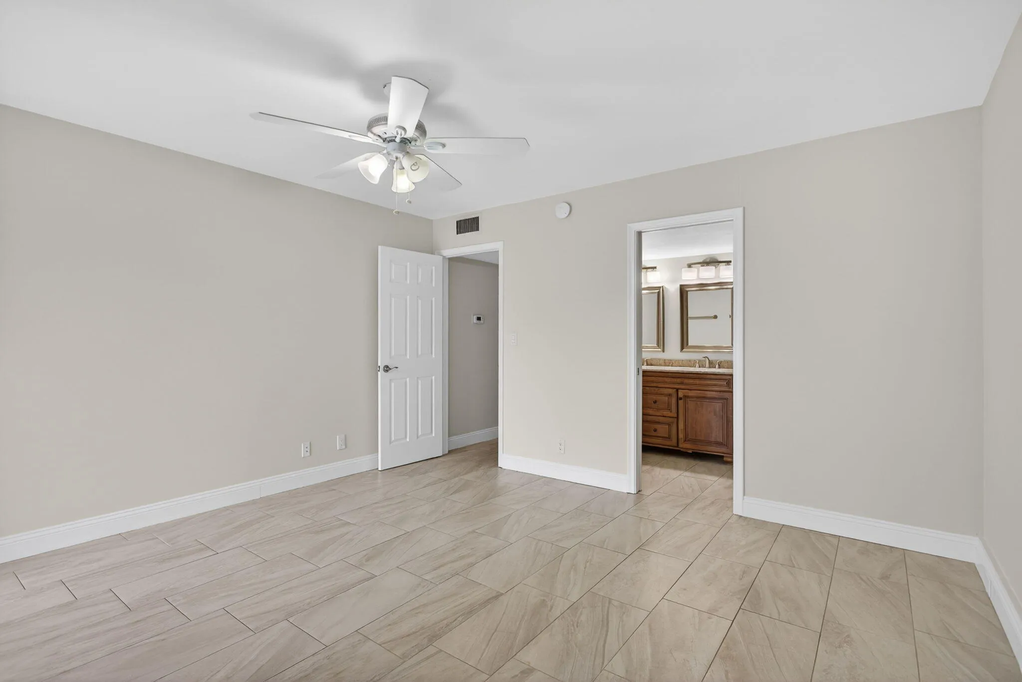 MAIN BEDROOM