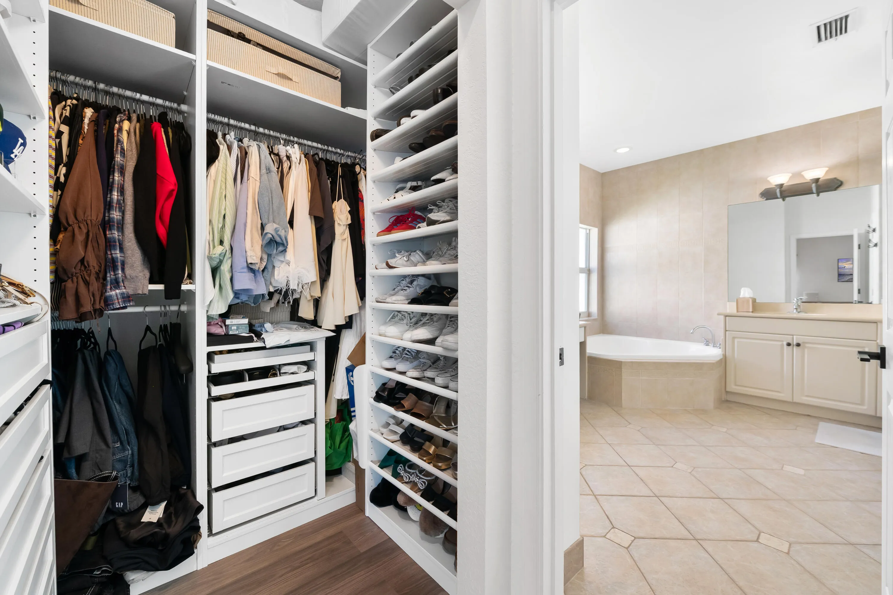 Walk in closet 2