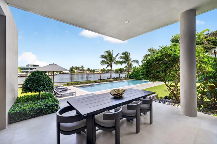 098 - Covered Outdoor Dining Terrace