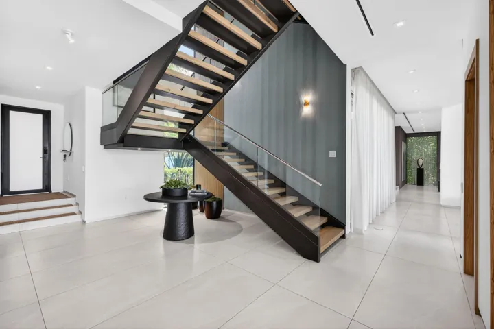 042 - Floating Staircase & Elevator Lobb