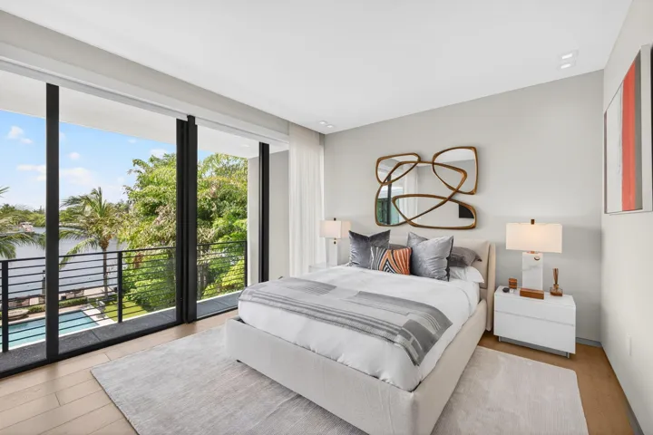 074 - Guest Bedroom with Balcony