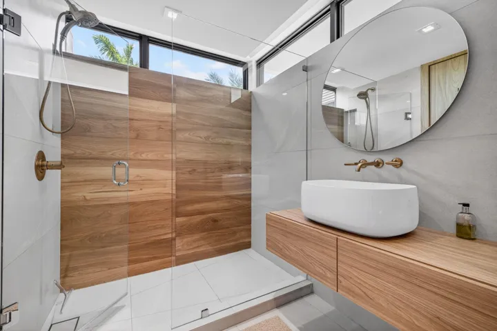 085 - Guest Bath with Glass Shower