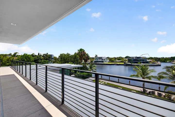 092 - Rooftop Terrace & River View