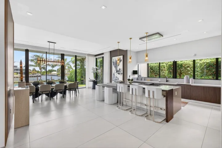 028 - Open Living, Dining & Kitchen