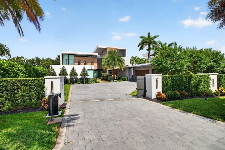 010 - Gated Entry & Motor Court