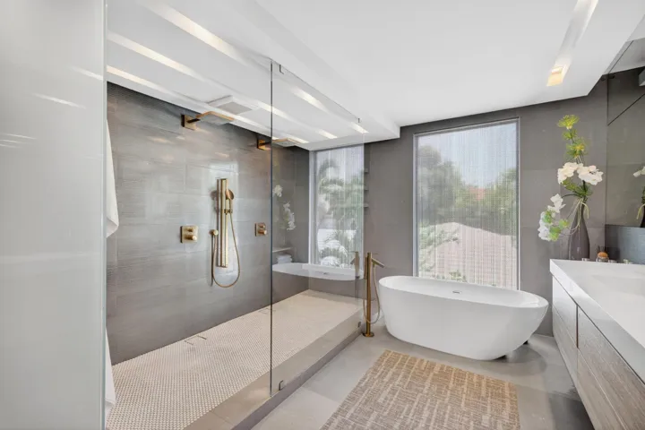 066 - Primary Bath Freestanding Tub