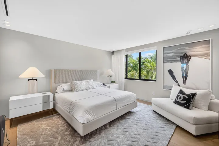 077 - Guest Bedroom Suite
