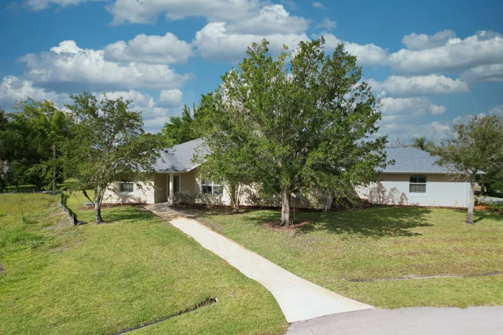 NEWLY REMODELED CBS HOME!