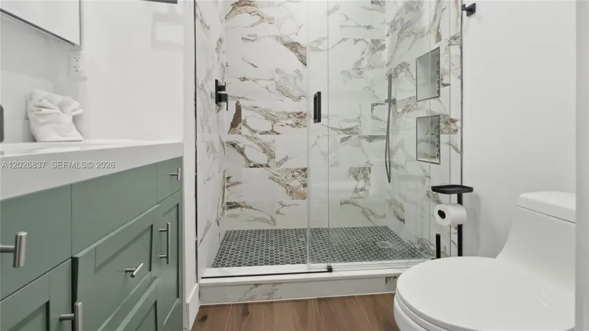 2nd suite bath 3