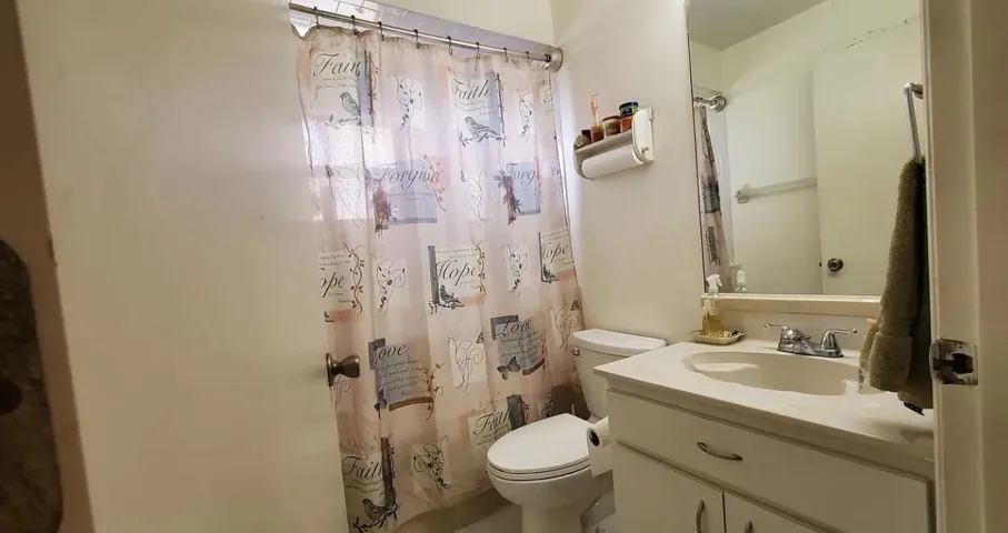 Suntan Bathroom 1