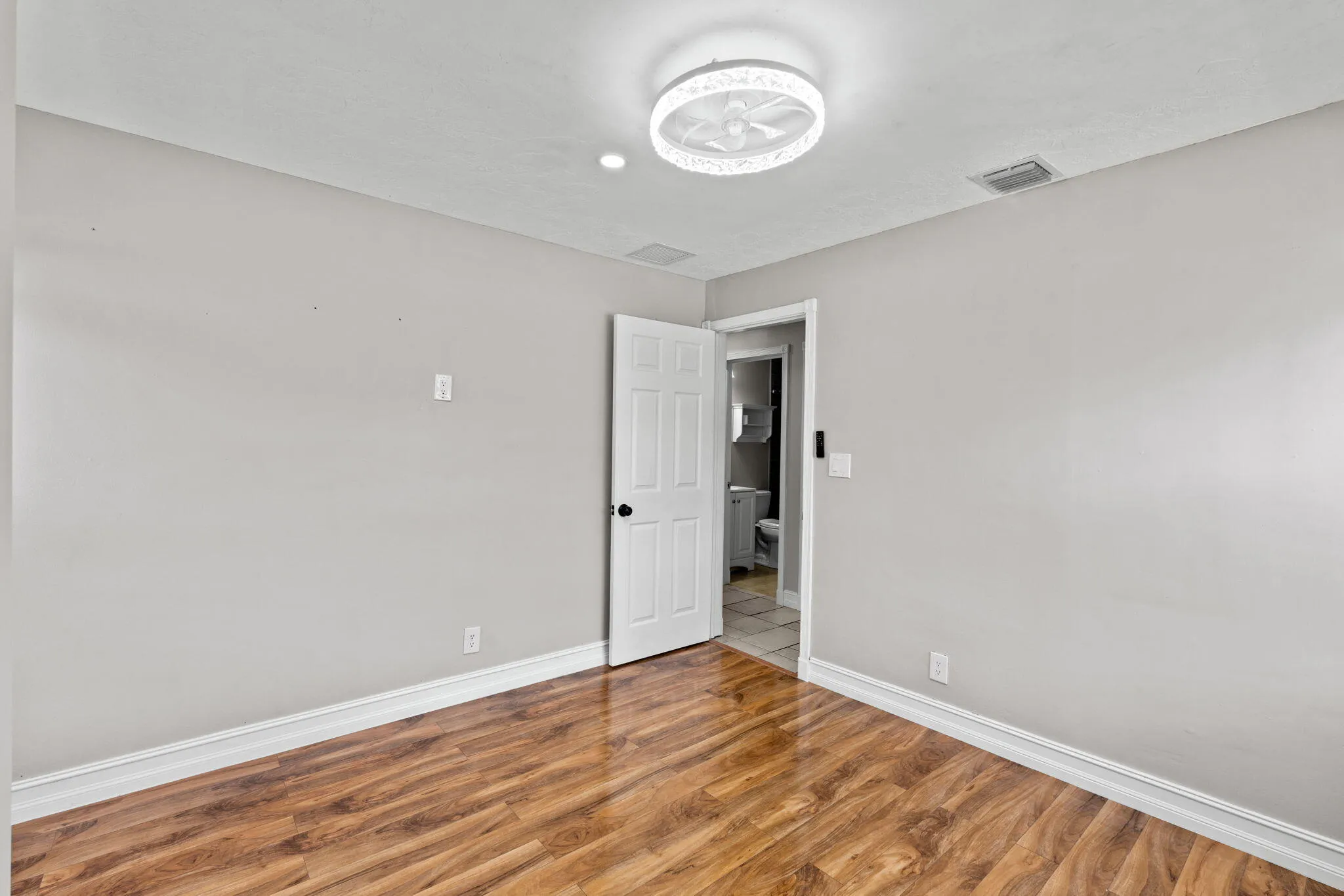 22-web-or-mls-A7407094
