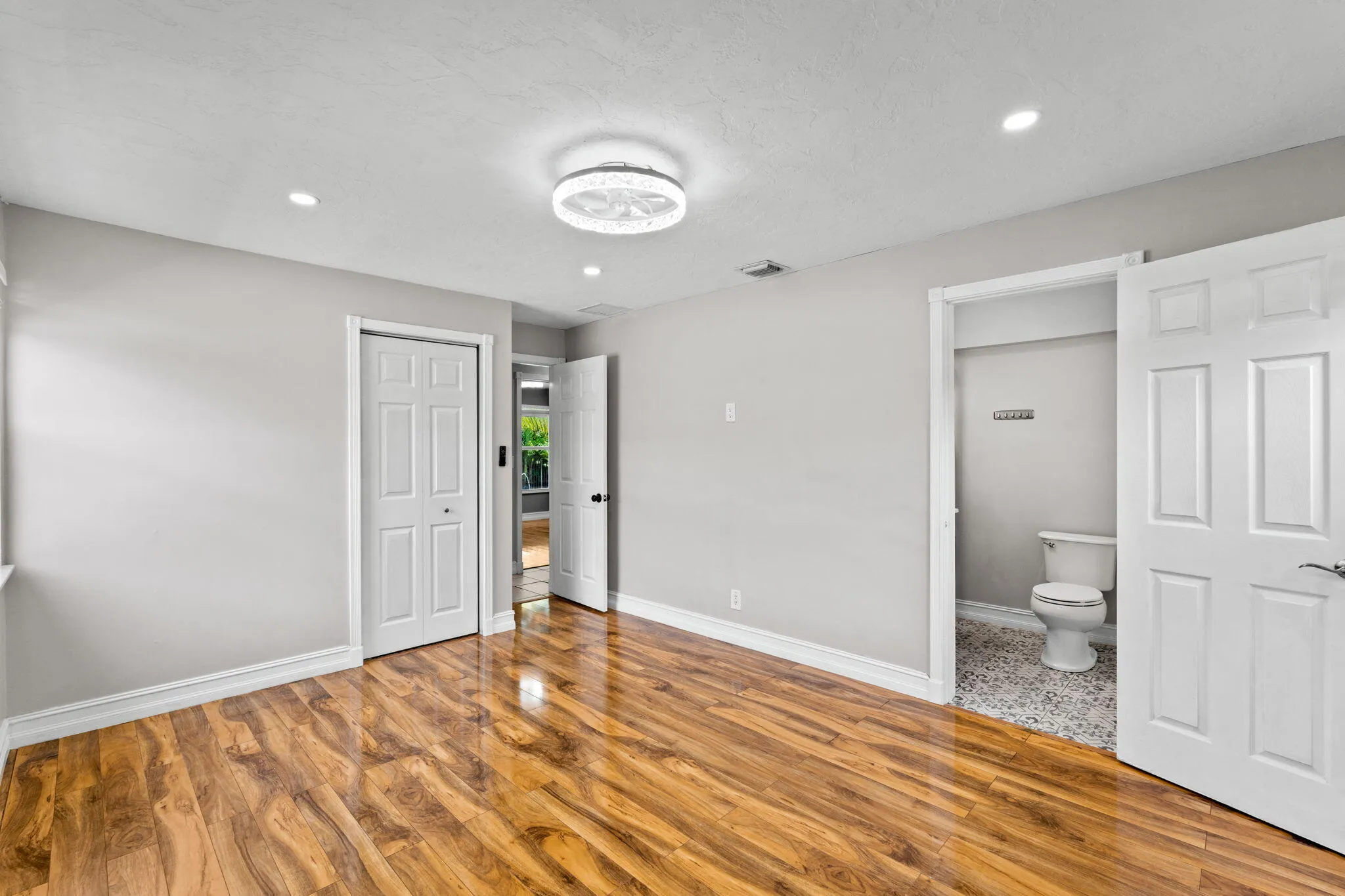 23-web-or-mls-A7407097