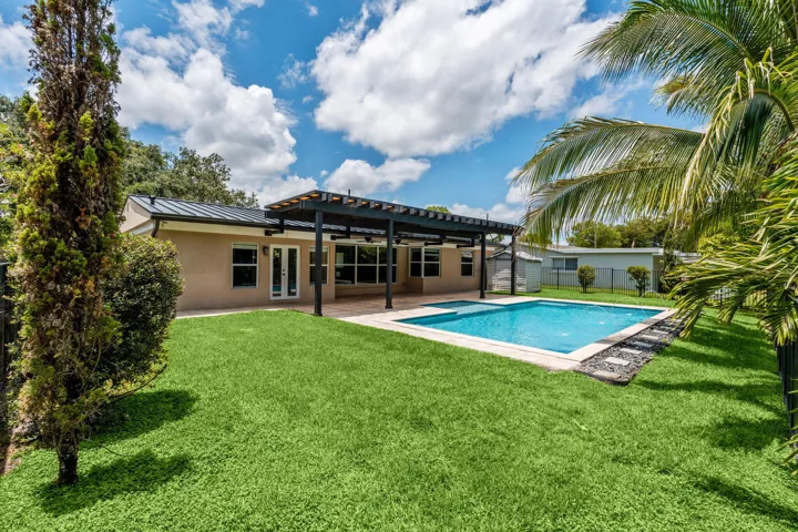 44-web-or-mls-A7406987