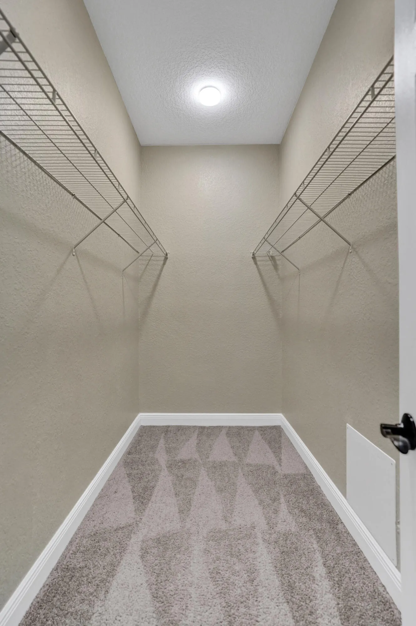 05 6 Walkin Closet