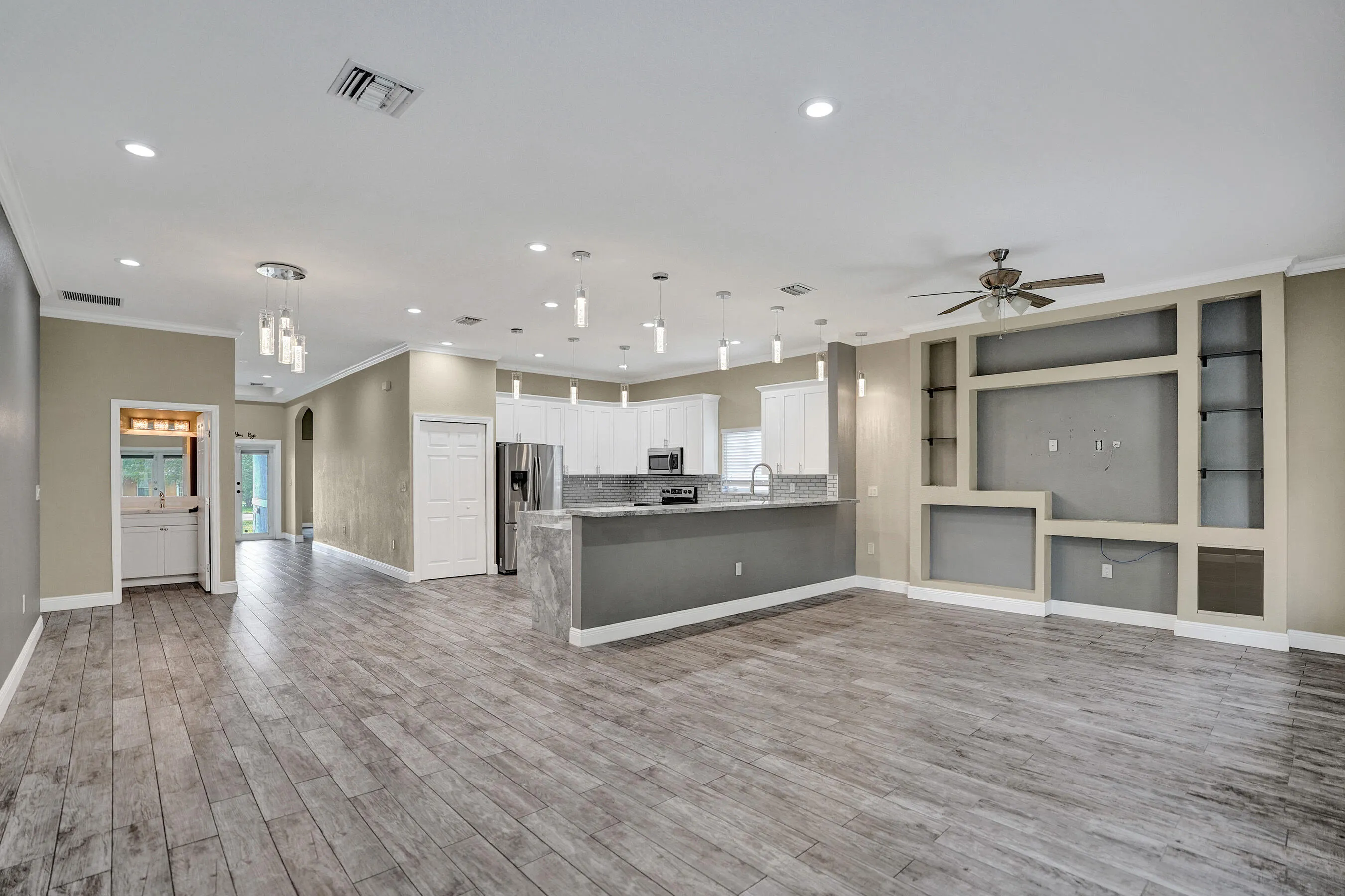 02 1 Entrance and Kitchen
