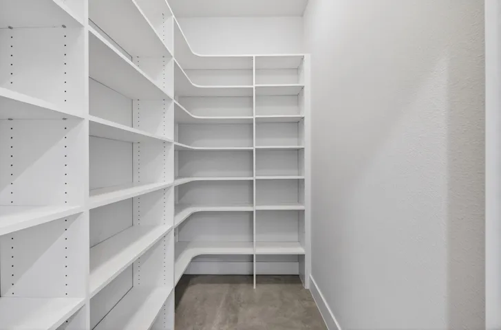 15 - Walk-In Pantry