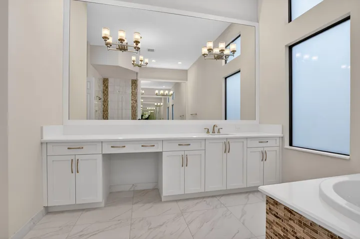 Primary Bathroom (4)