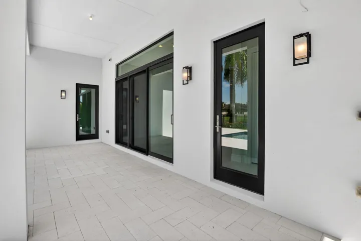 Outdoor Living Area (1)