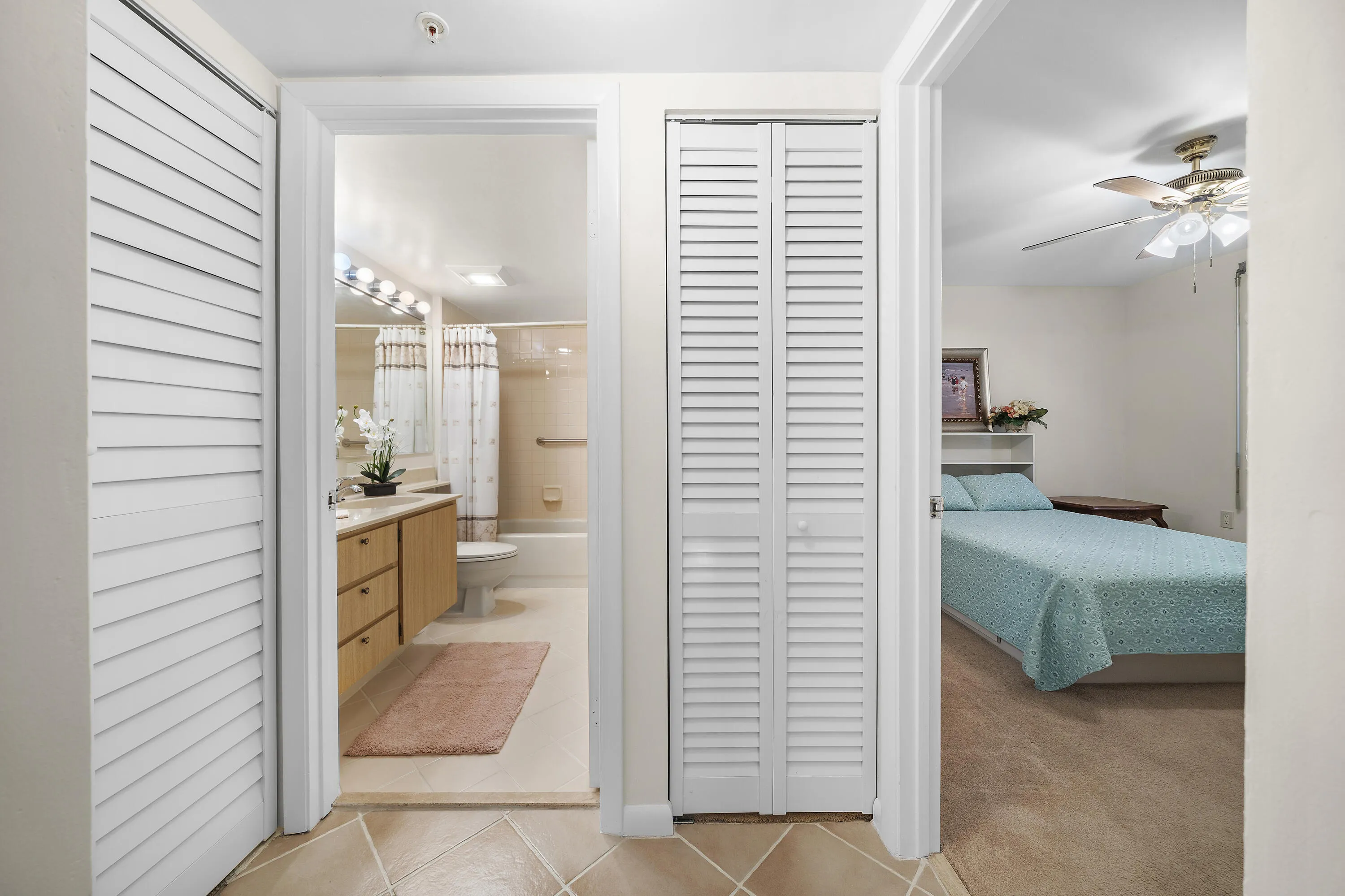 Guest Room / Bath