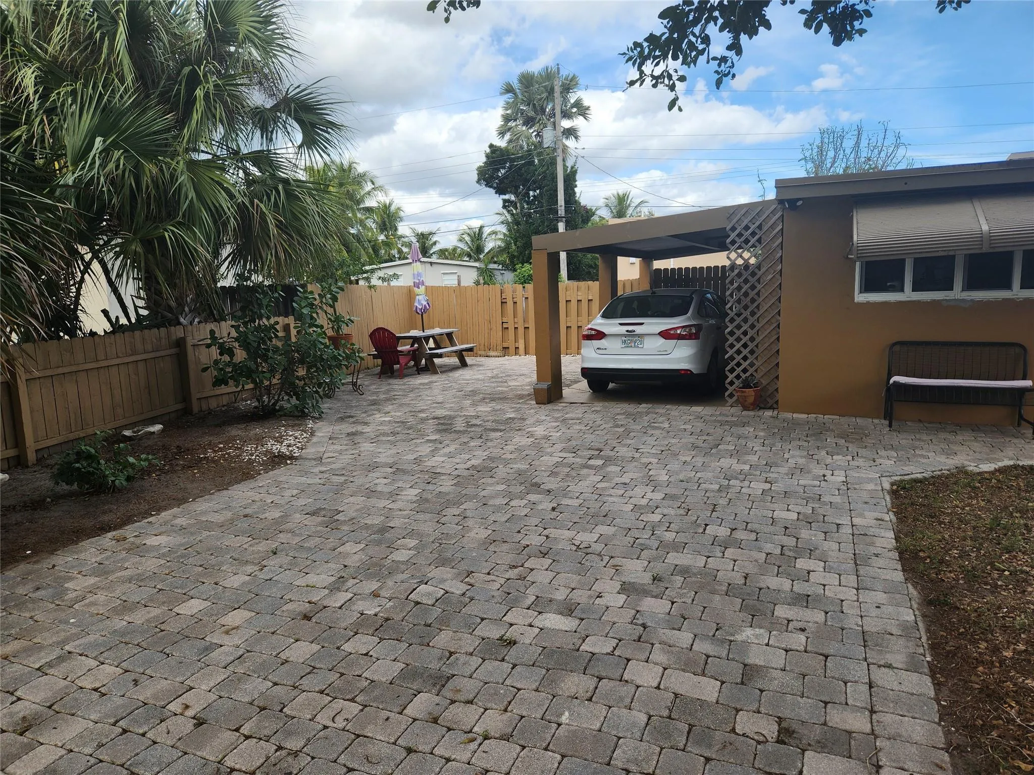 Huge driveway!