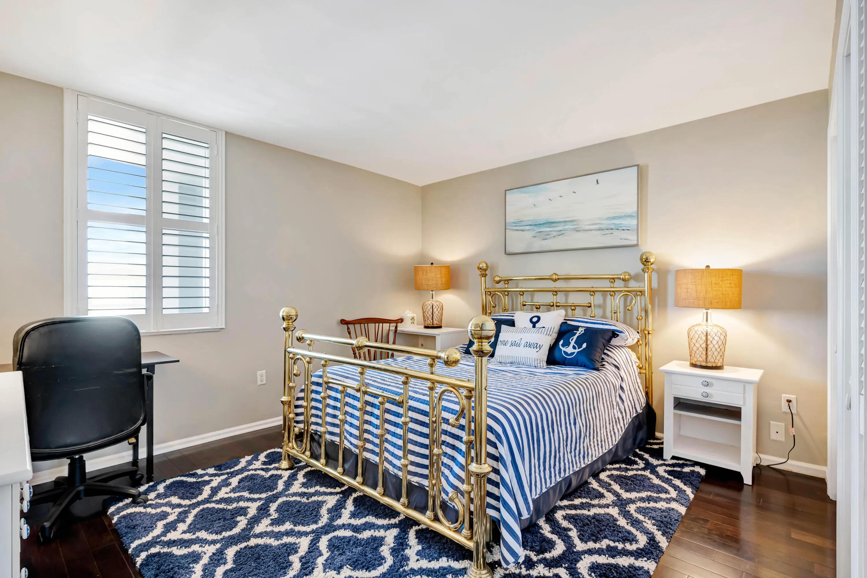 32d Bedroom