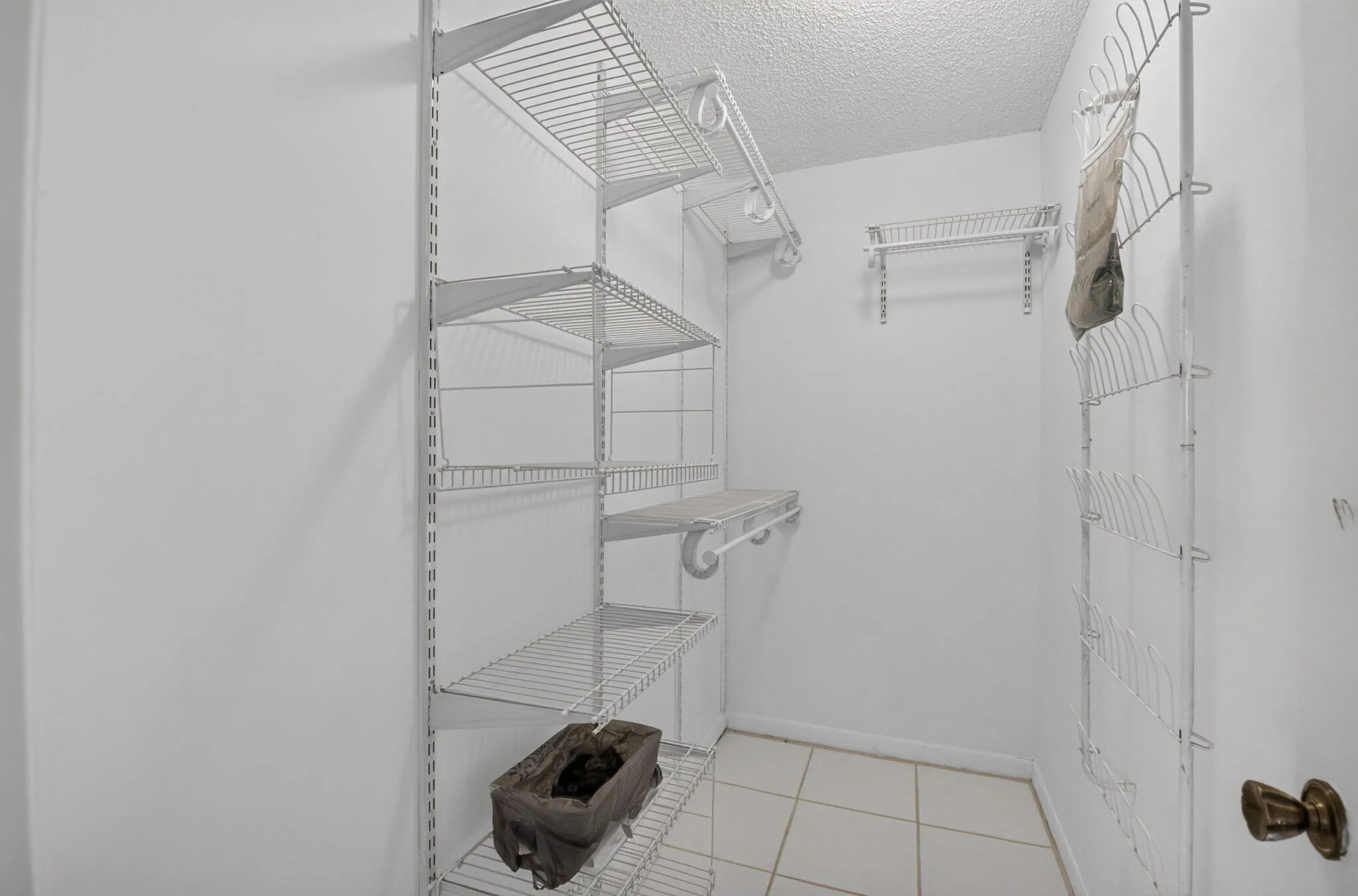 WALK IN CLOSET