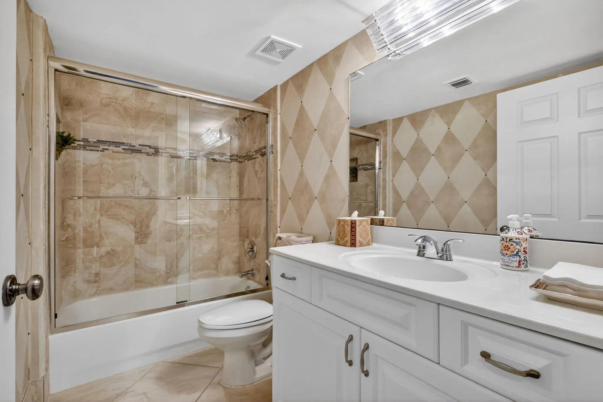 Guest/2nd Bathroom