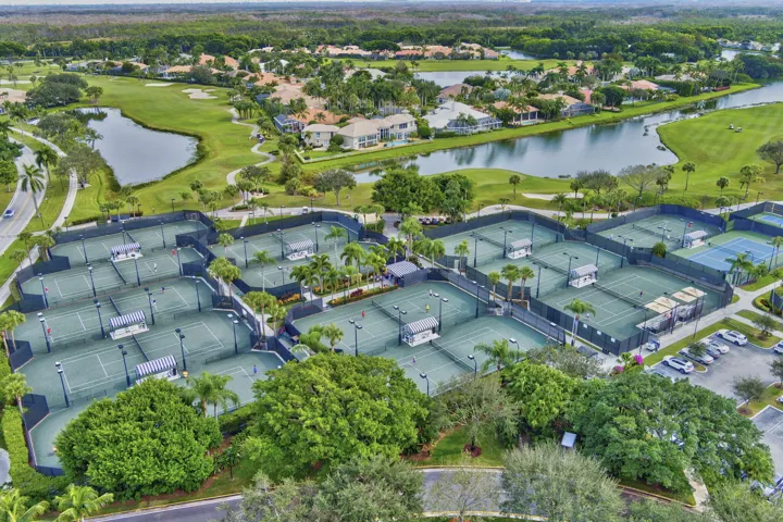 CLUB - Tennis Courts 3