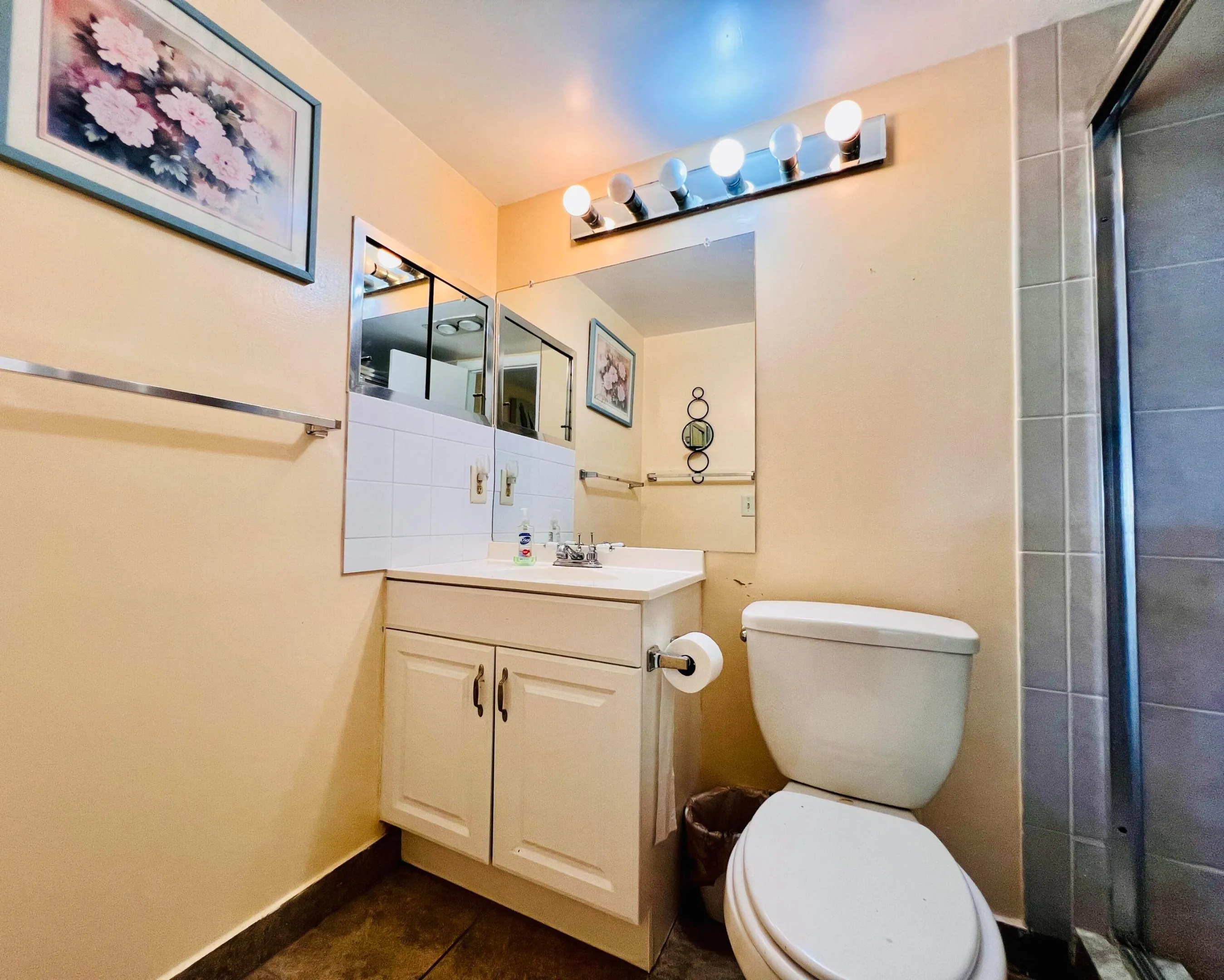 Updated Full Ensuite Bath