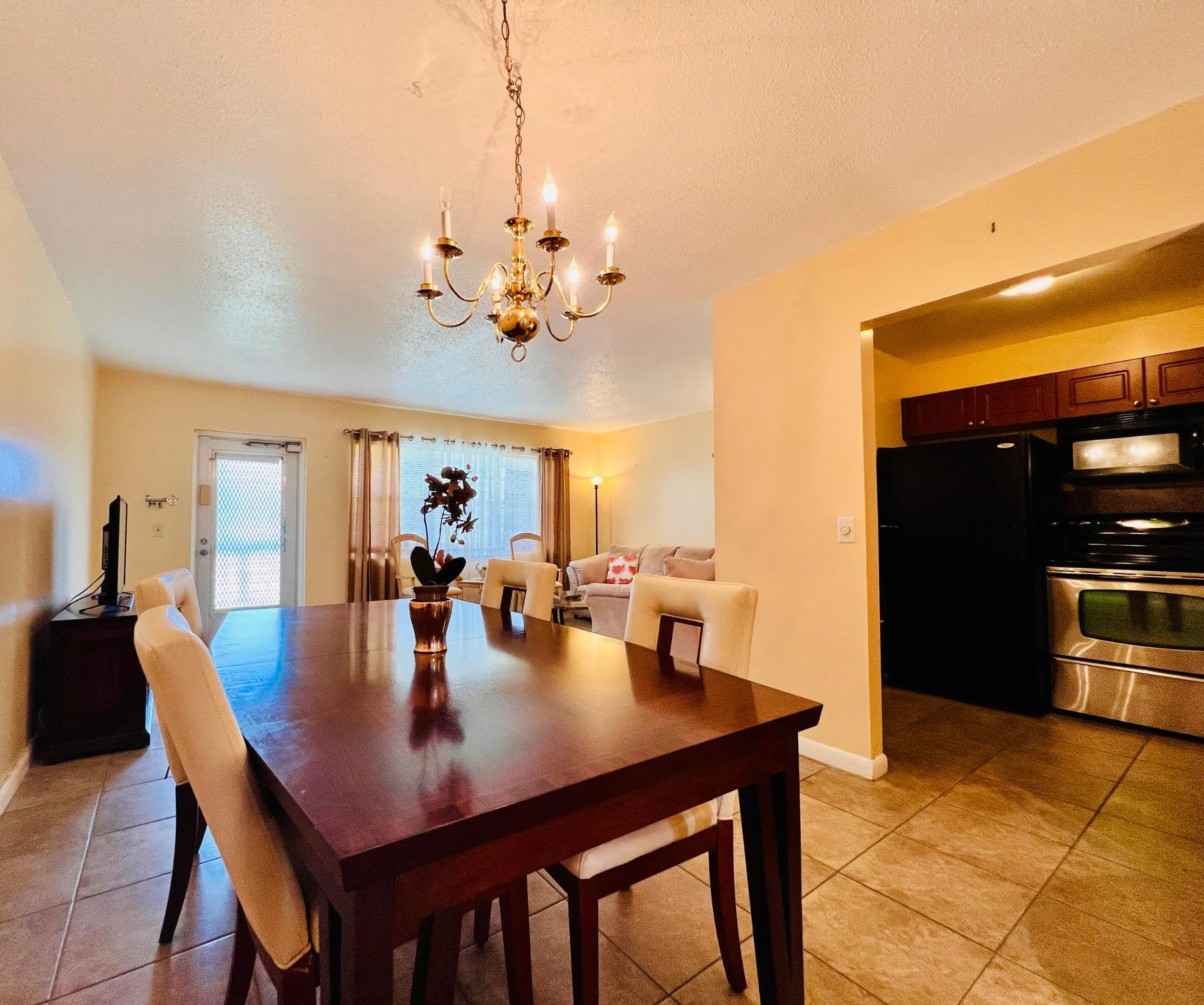 Spacious Living Area. Neutral Tile Flooring​​‌​​​​‌​​‌‌​‌‌​​​‌‌​‌​‌​‌​​​‌​​ Throughout.