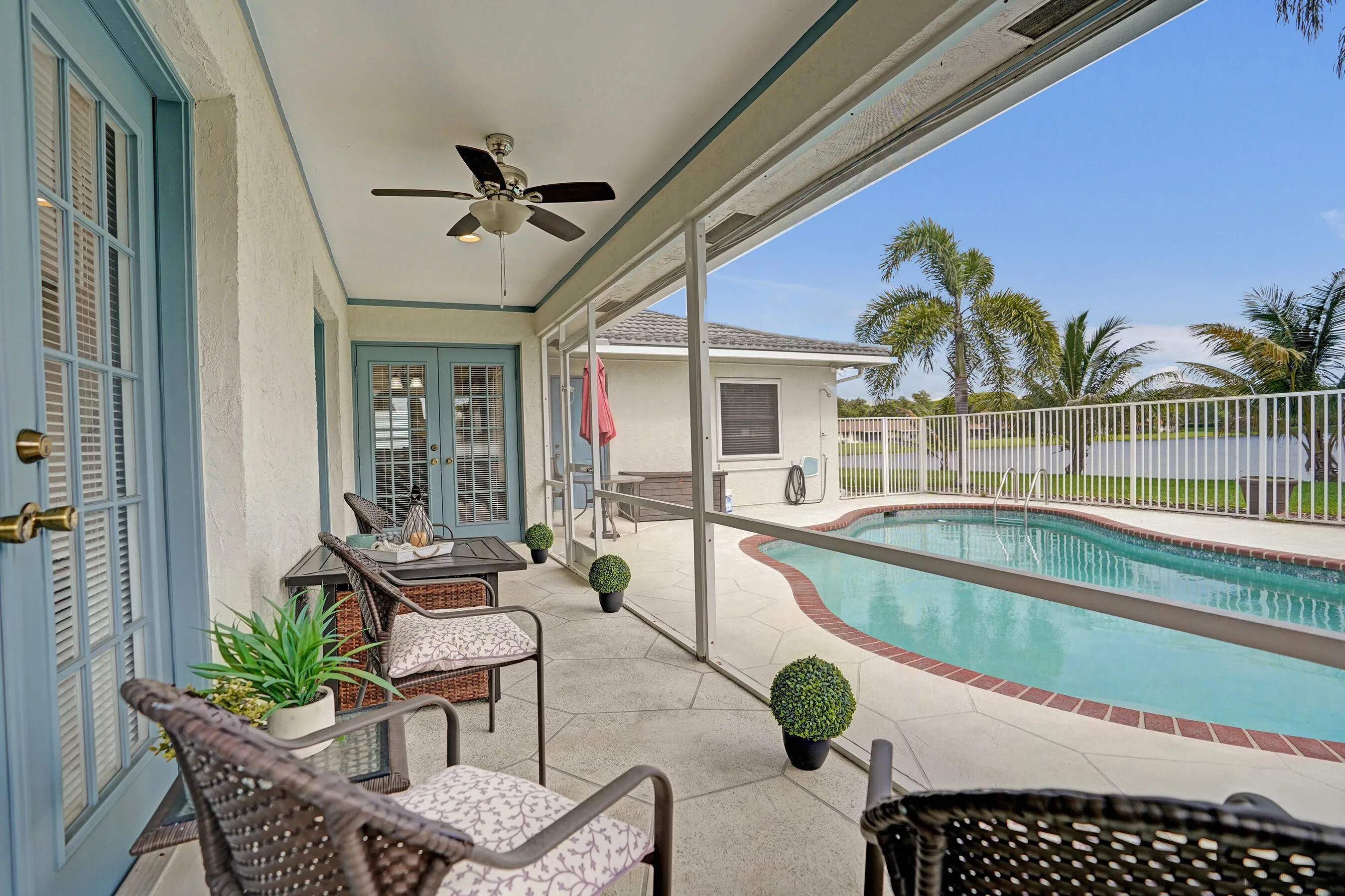 Patio/Pool!