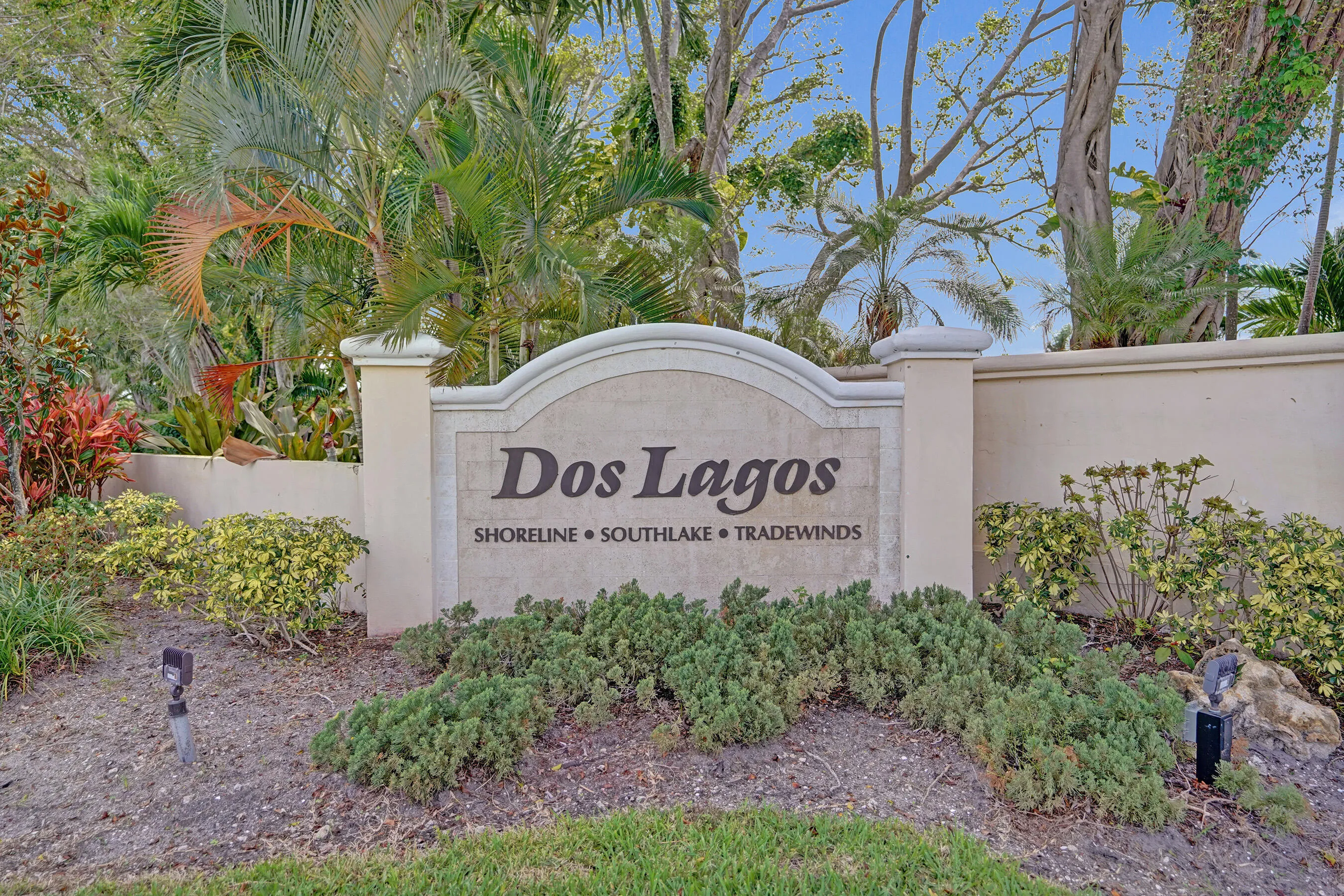 Dos Lagos!