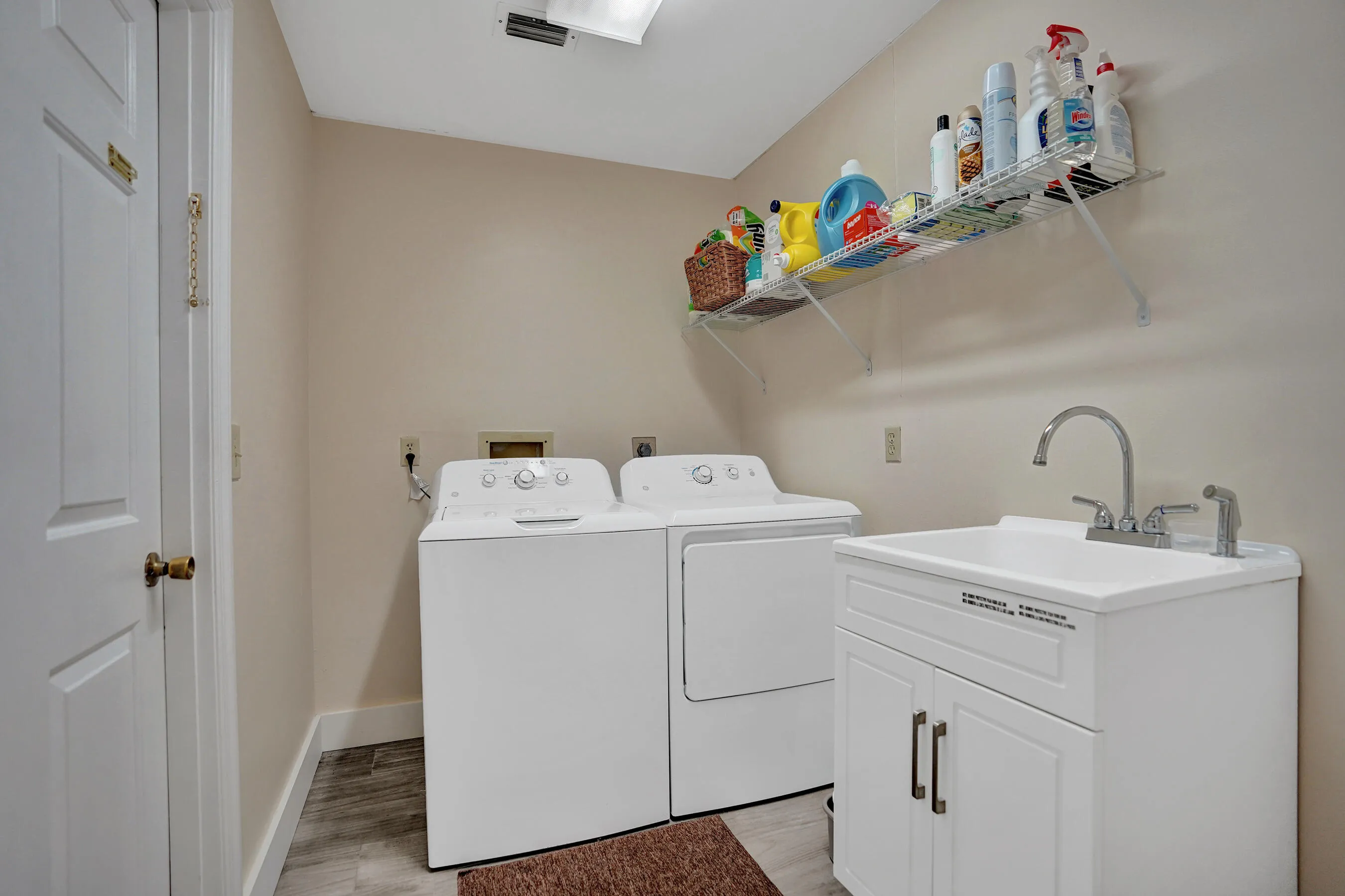 AC Laundry Room w/sink!