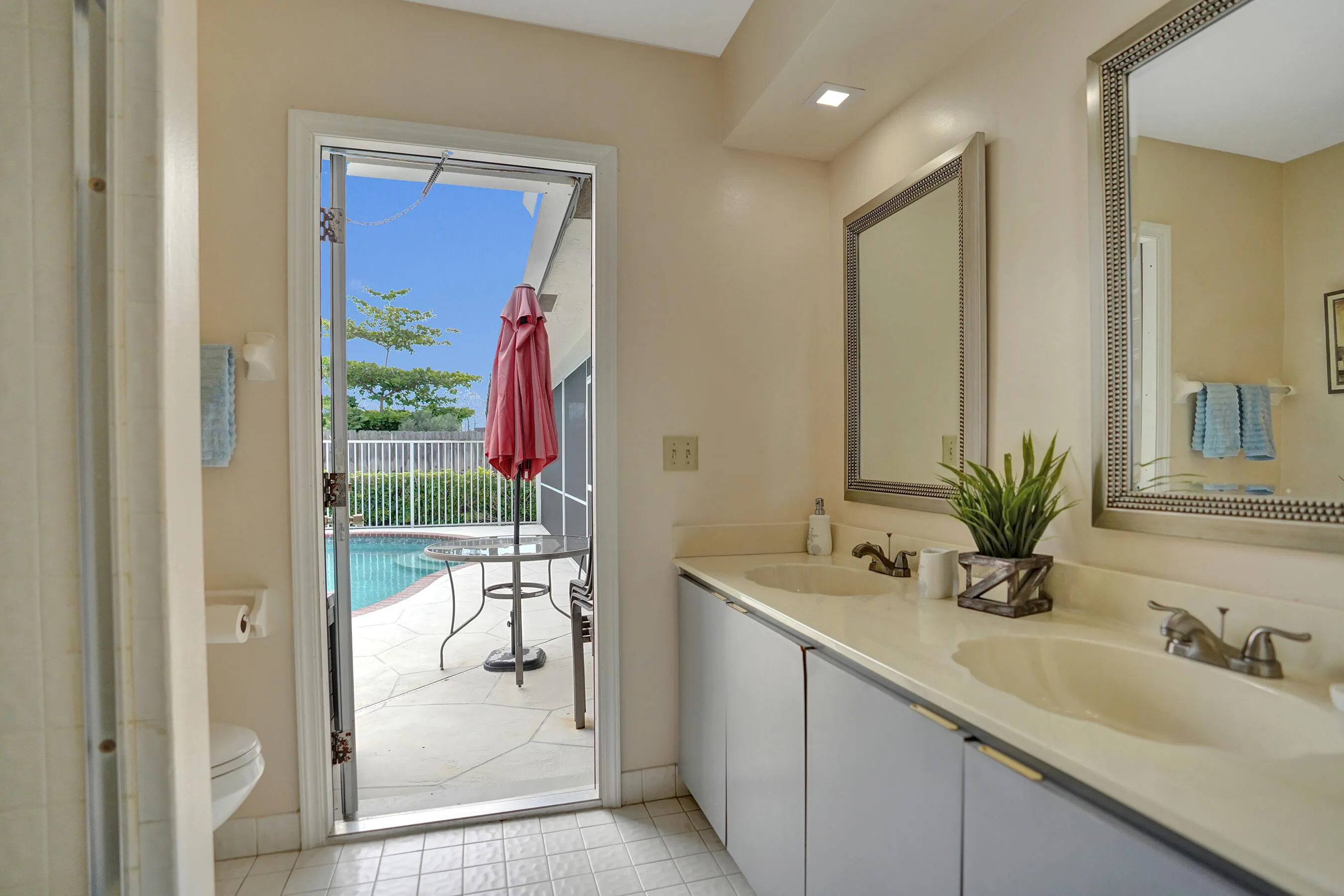 Cabana Full Bath!