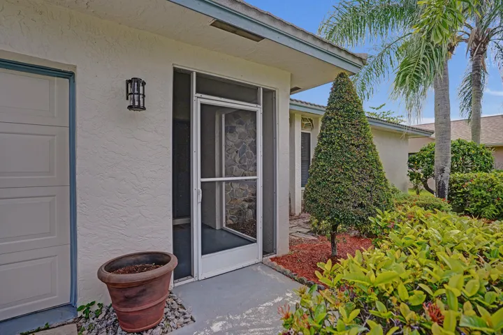 Front Screened Entrance!