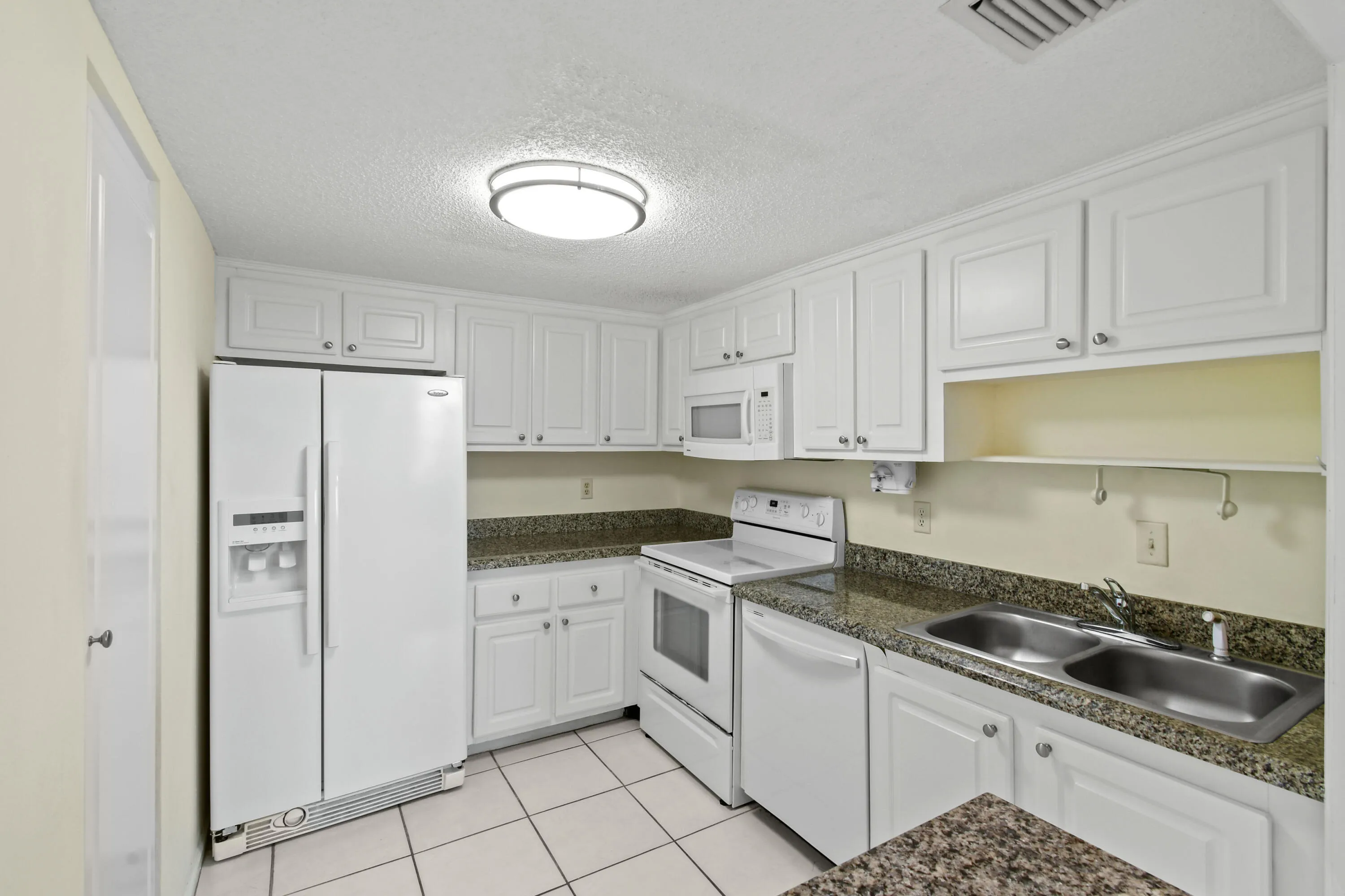 Pictures taken from listing prior to current tenant occupancy.