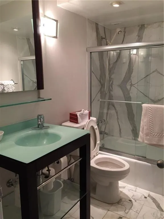 Main bathroom